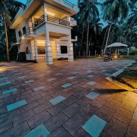 Corniche Beach Resort Mulappilangād Room photo