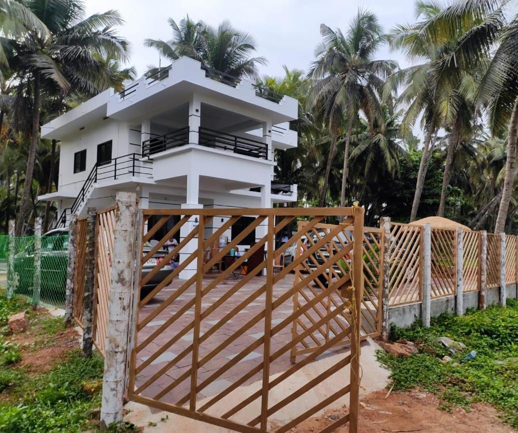 Corniche Beach Resort Mulappilangād Exterior photo